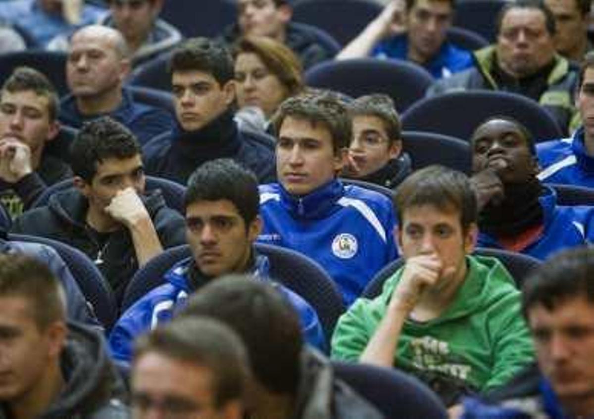 Varios jugadores de la cantera.