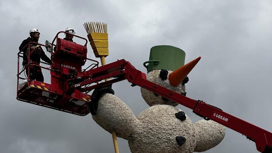 Santa Cruz de Tenerife Restores Iconic Snowman Sculpture