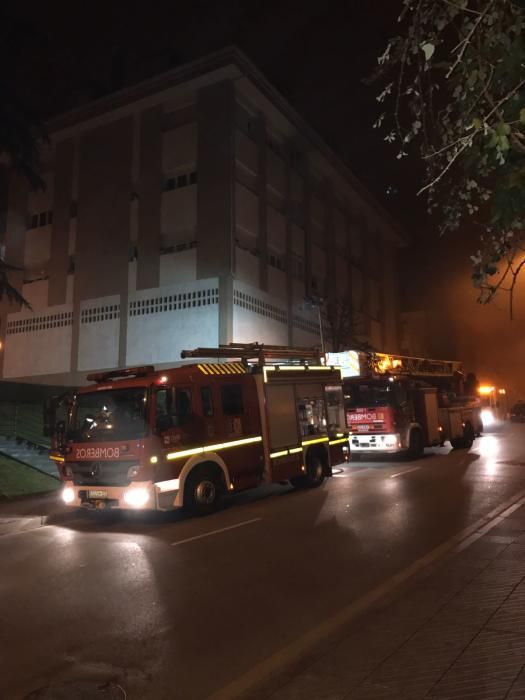 Incendio en la cocina de una vivienda en San Claudio (Oviedo)