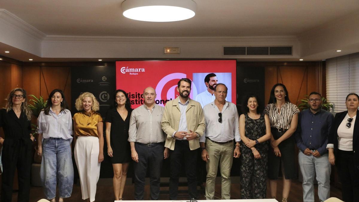 El secretario general del PSOE de Extremadura, Álvaro Sánchez Cotrina, mantiene una reunión con la Cámara de Comercio de Badajoz para incorporar propuestas a las enmiendas parciales a los PGEx 2026