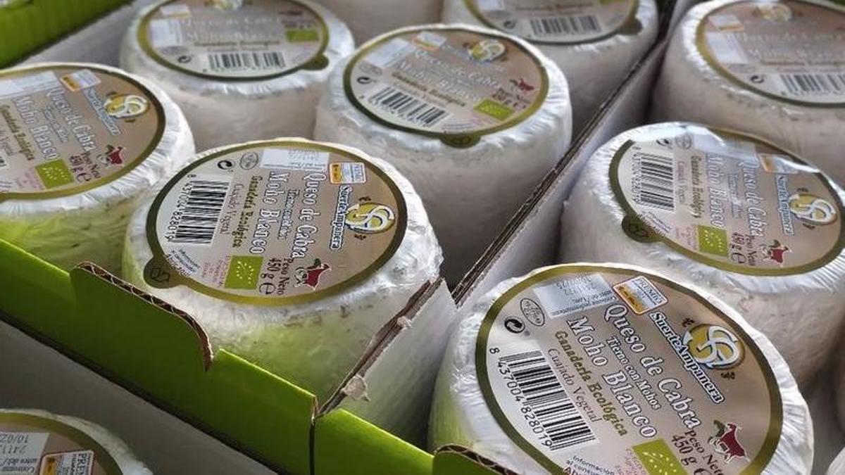 Queso de cabra moho blanco de la marca 'Suerte Ampanera'.