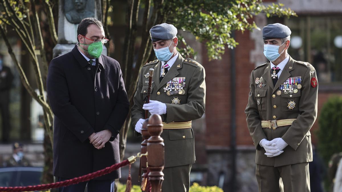 Adrián Barbón  en los actos conmemorativos de la festividad de la Inmaculada Concepción, patrona del Arma de Infantería, en Cabo Noval