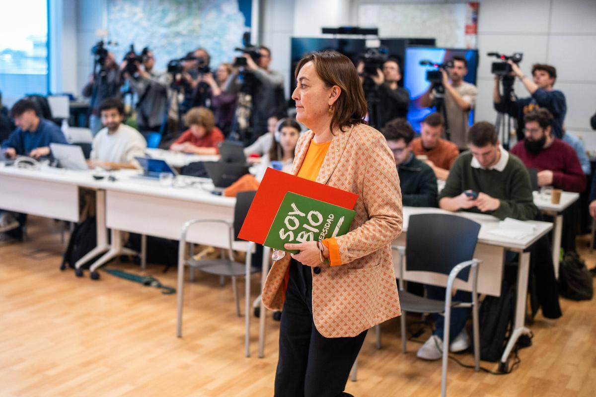 Barcelona. 22/01/2026 Sociedad. La consellera de Territori, Sílvia Paneque, ofrece una rueda de prensa para detallar los términos del acuerdo alcanzado tras los incidentes en el servicio ferroviario de Catalunya. Foto: Zowy Voeten / El Periódico