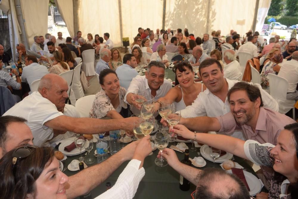 Alberto Núñez Feijóo presidió un acto en el Pazo de Fefiñáns en el que el protagonista inesperado fue el intenso calor.