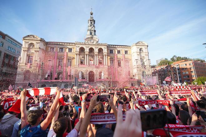El Athletic celebra la Copa en una histórica celebración en Bilbao