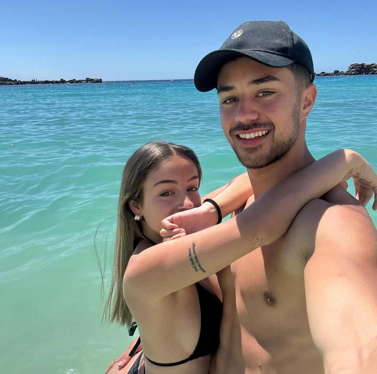 Las imágenes más románticas de Álex Palau y Ainhoa, la pareja de Ibiza que va a la Isla de las tentaciones