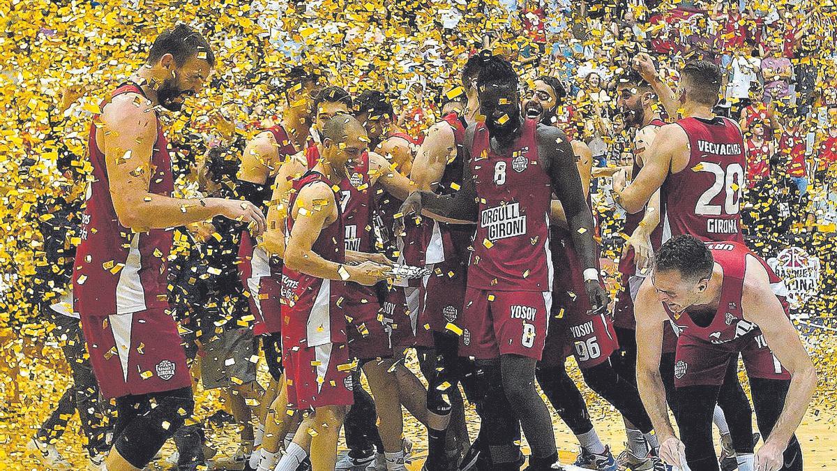El Bàsquet Girona celebrant l’ascens a l’ACB el 19 de juny de 2022
