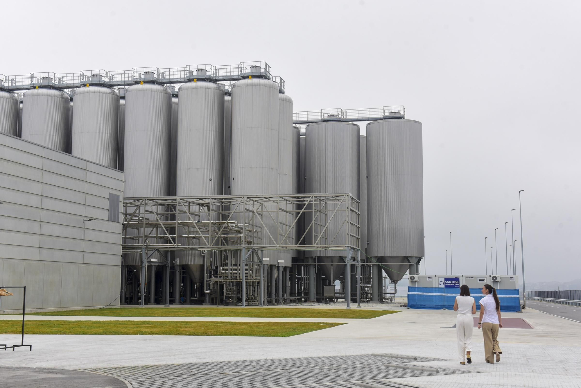 Estrella Galicia inaugura su nueva planta de producción en el polígono de Morás
