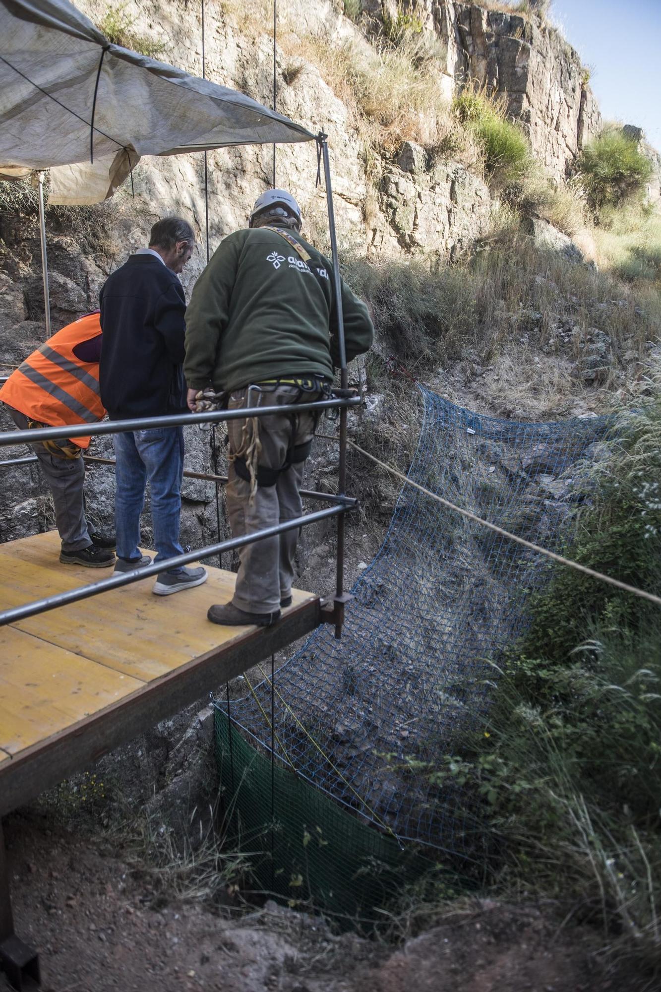 Galería | Así va la exhumación de la fosa común en la mina La Paloma en Zarza la Mayor