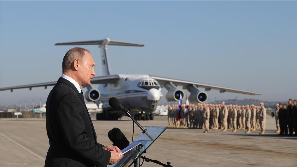 El presidente ruso, Vladímir Putin, en una visita a las tropas en Siria, el 11 de diciembre