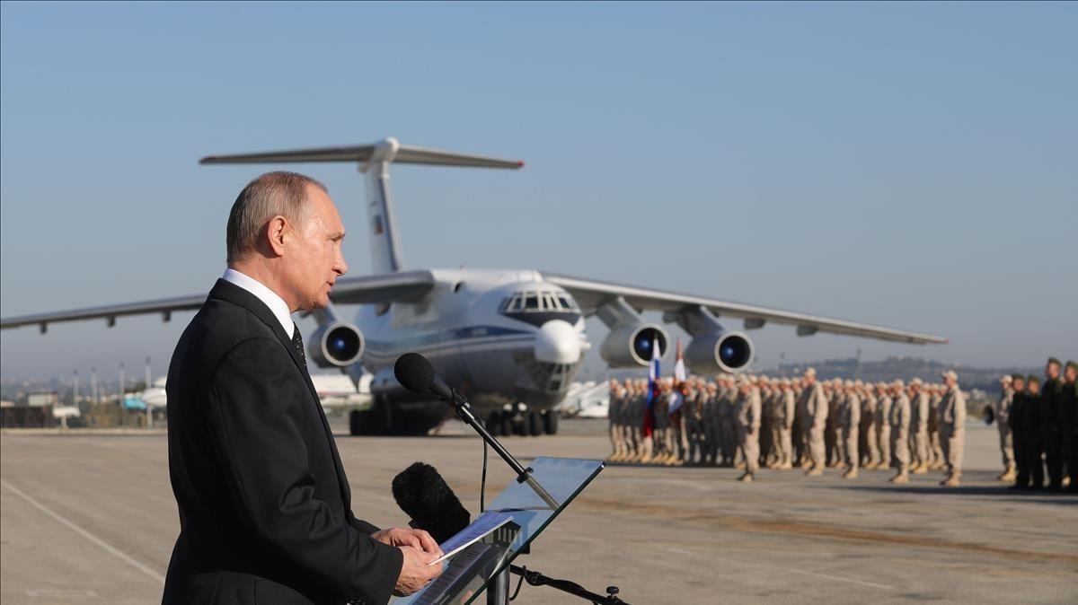 undefined41282181 russian president vladimir putin addresses the troops at the171216183853