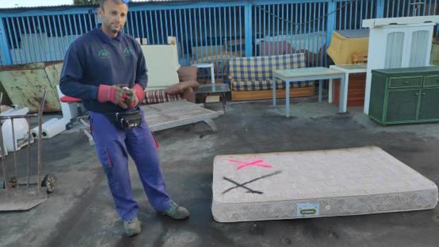 Un juzgado investiga el misterio de la «aparición» de 9.000 colchones en  Torrevieja - Información