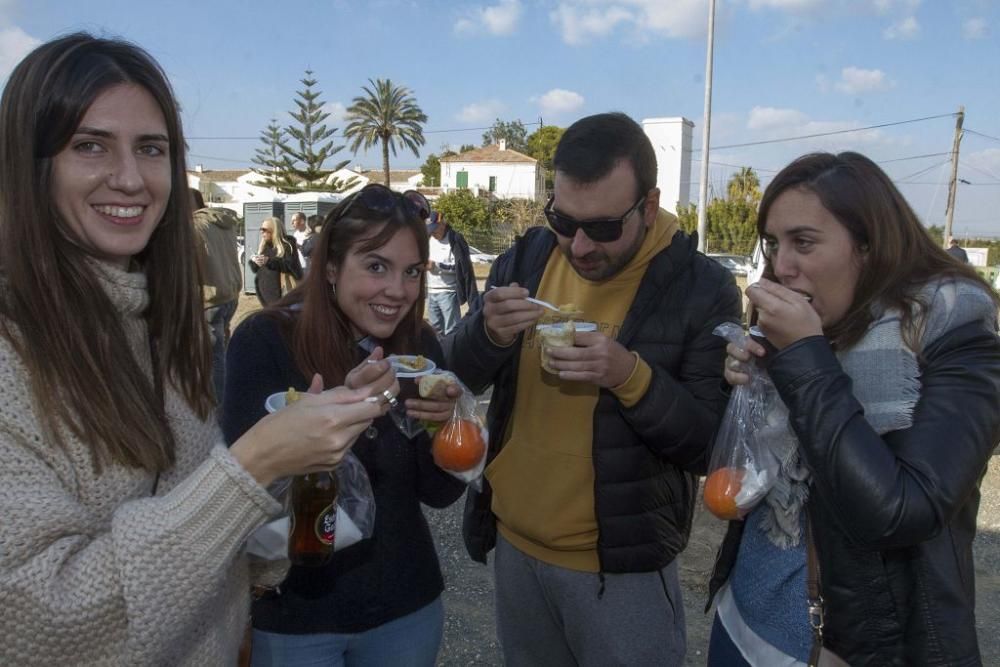 Reparto de pelotas en Pozo Estrecho por San Fulgencio