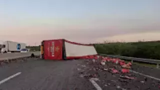 Cortada la AP-7 en La Pobla de Montornès (Tarragona) en sentido sur por un accidente entre un camión y un turismo