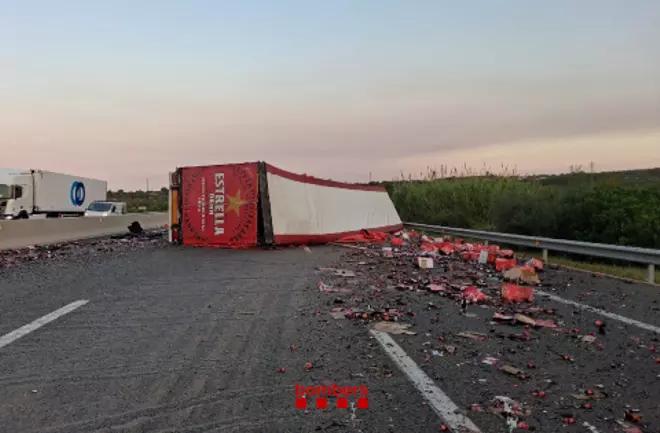 Cortada la AP-7 en La Pobla de Montornès (Tarragona) en sentido sur por un accidente