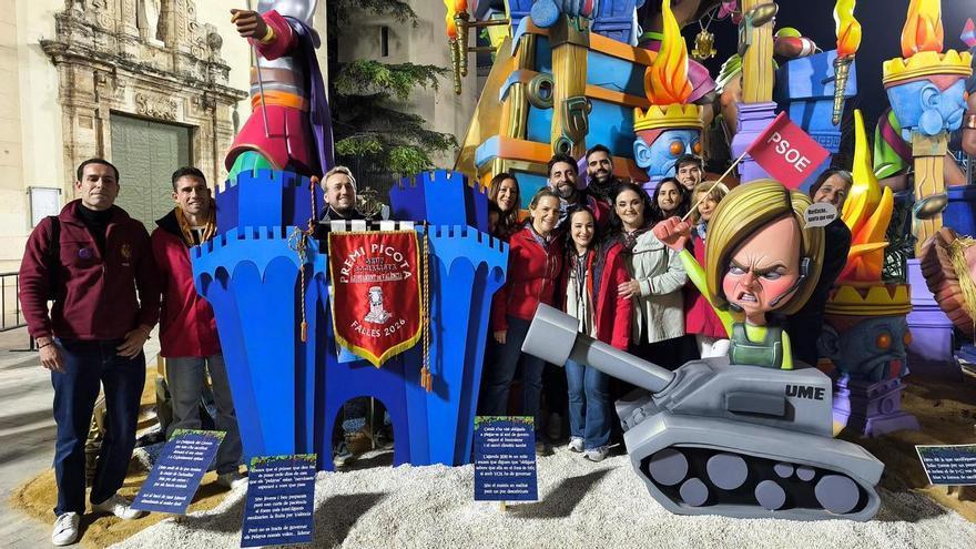 Premio Picota al ninot de Pilar Bernabé y a su grito ¡"Maricoché, aparta que vaig!