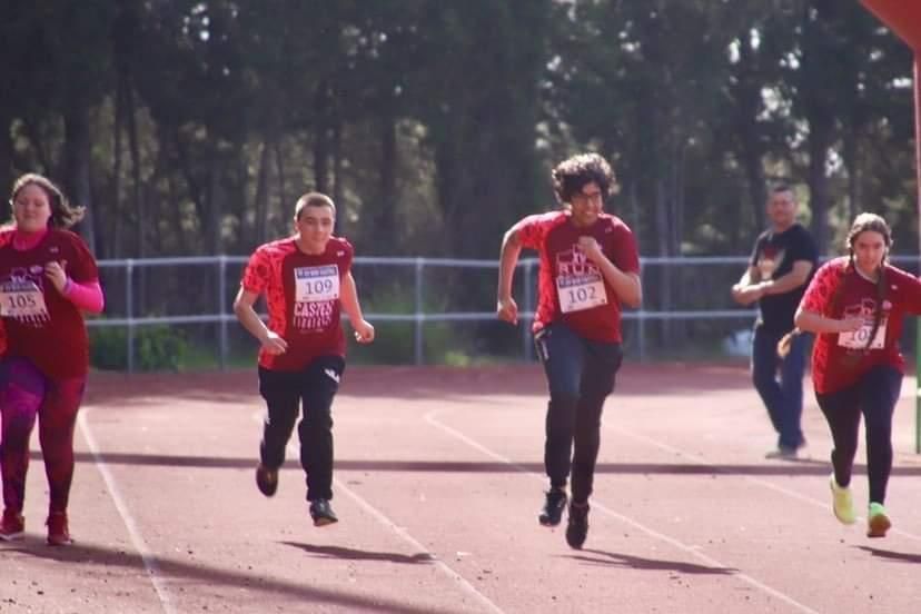 La primera cursa adaptada de la Run Castell triomfa amb èxit de participants