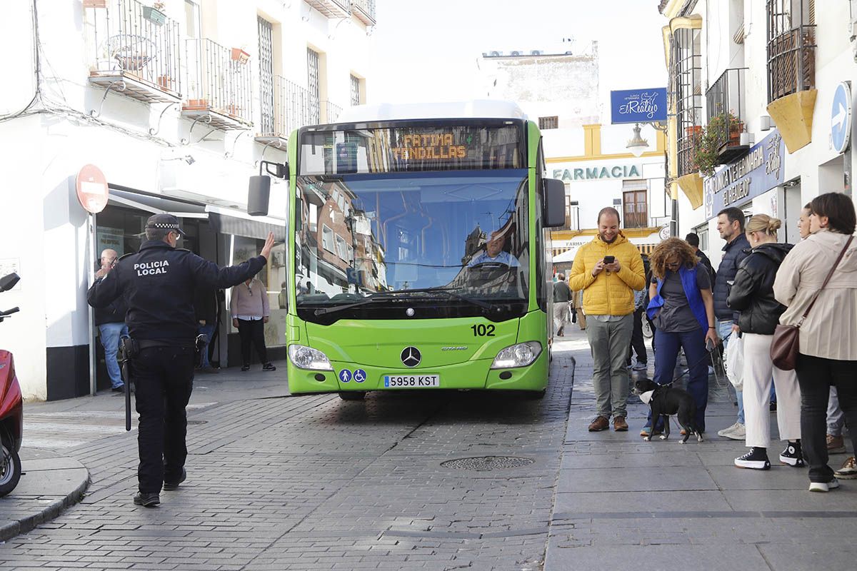 La Policía Nacional inspecciona la Casa de los Guzmanes de Córdoba tras aparecer una tercera granada