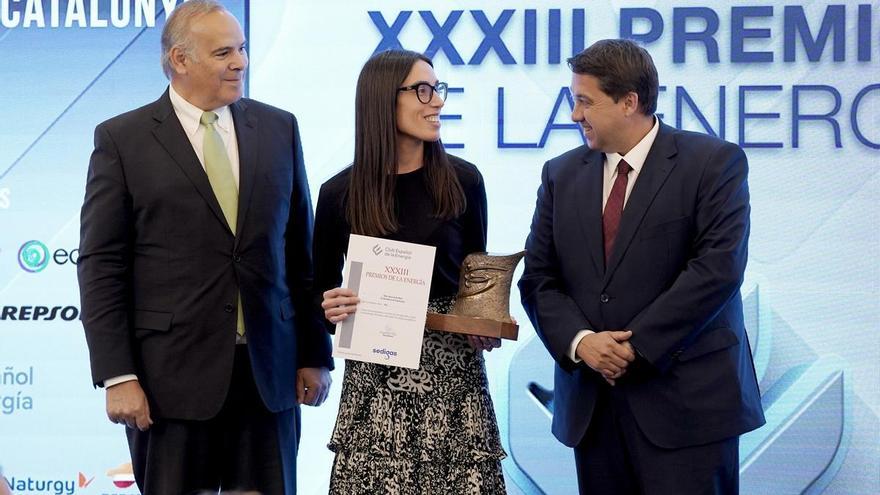 La periodista Sara Ledo de El Periódico recibe el premio gas del Club Español de la Energía