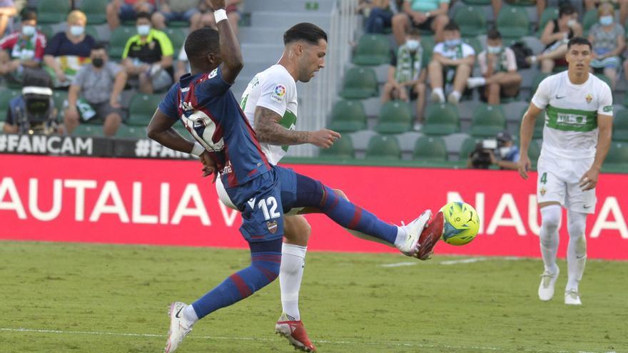 Desplazamiento masivo de la afición del Levante a Elche