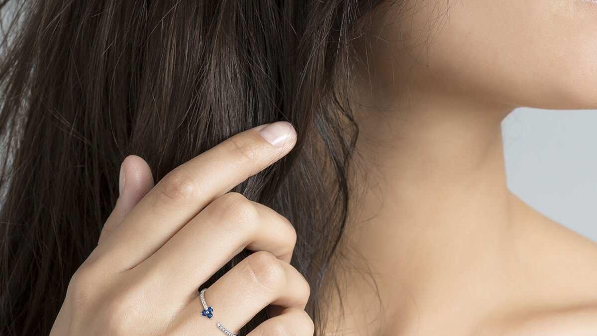 Los anillos abiertos, la tendencia que ha puesto de moda Tamara Falcó