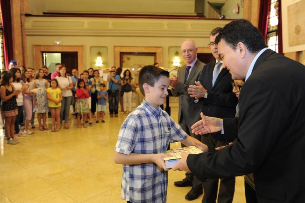 El alcalde de Murcia entrega a los niños y niñas los premios municipales del Día del Medio Ambiente