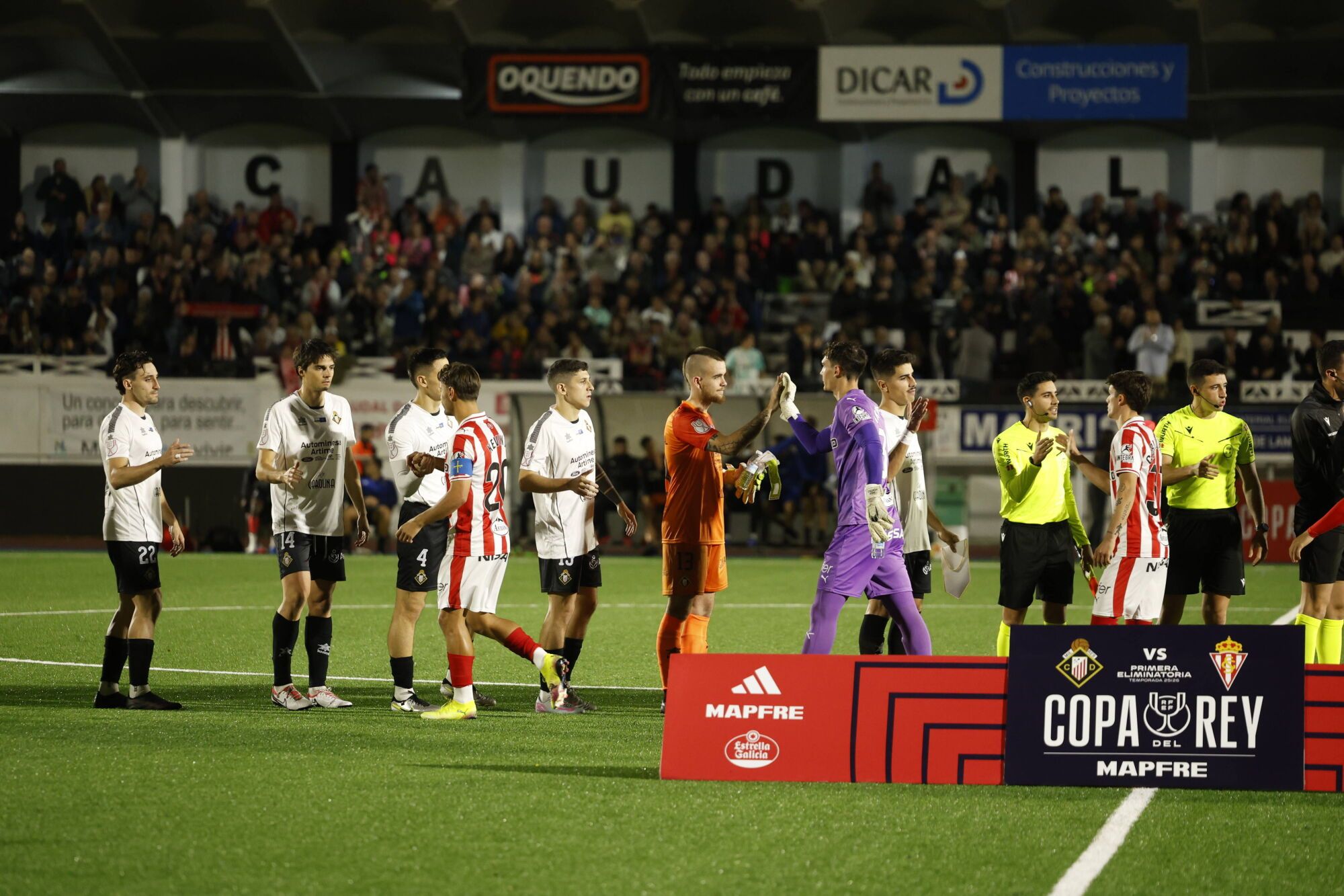 EN IMÁGENES: Gran ambiente en Mieres para el Caudal-Sporting de Copa del Rey