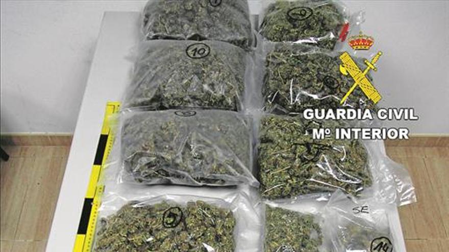 Desarticulan un punto caliente de venta de droga en un piso de Onda