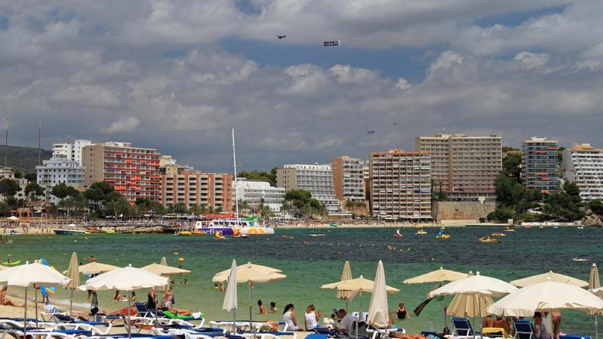 Los gobiernos británico y balear se unen contra el &#039;balconing&#039;