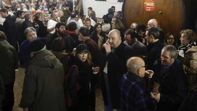 Ambiente en una sidrería del País Vasco. | E. P.