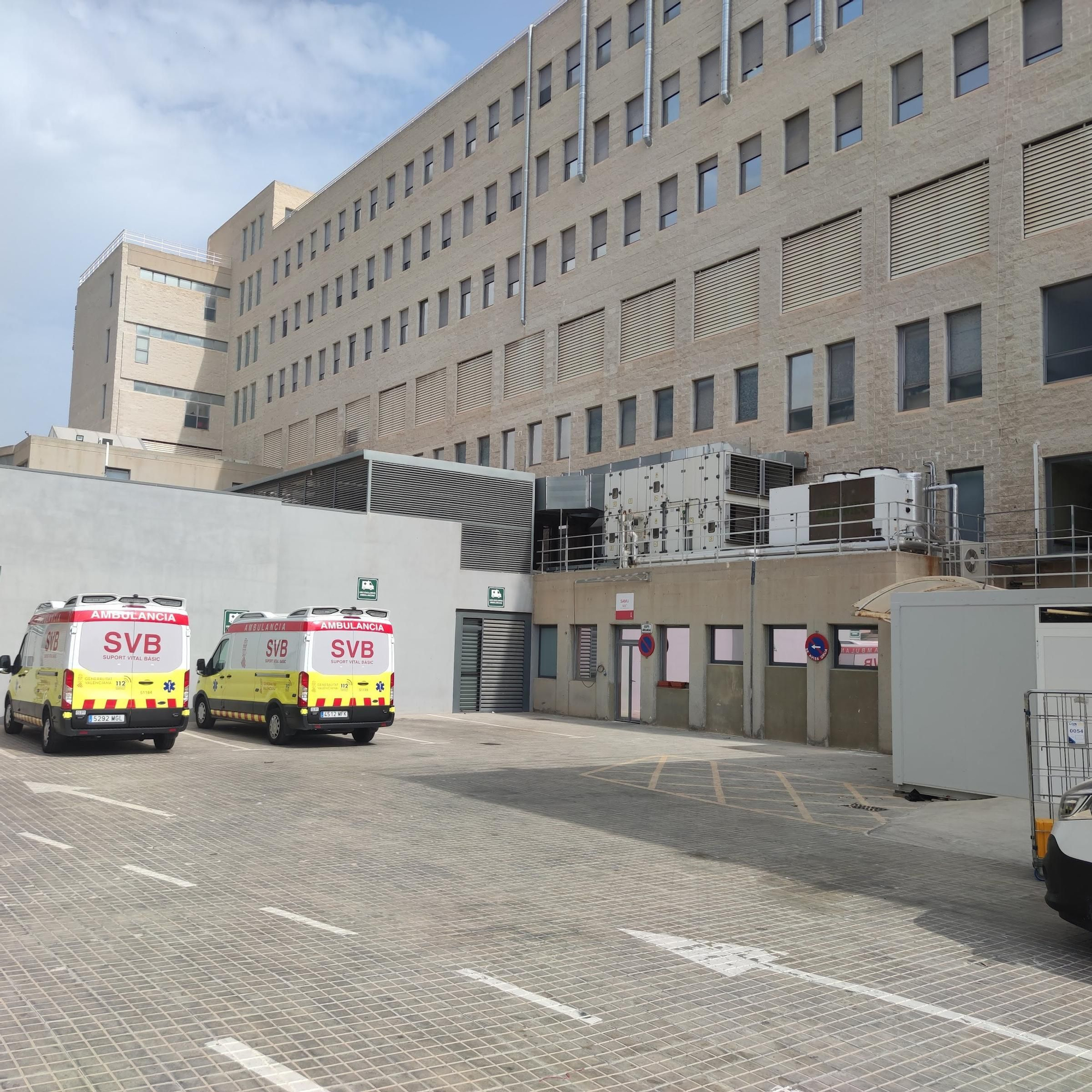 Dos ambulancias en el Hospital de Sant Joan