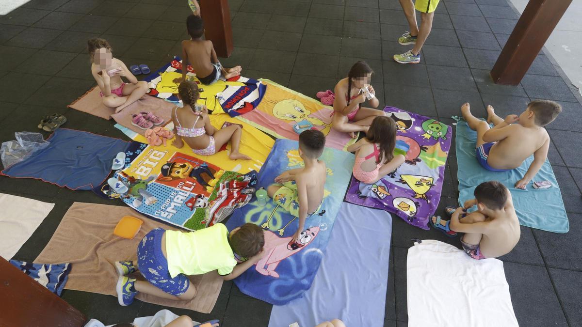 Niños y niñas participantes en una escuela de verano, en una edición de los últimos años.