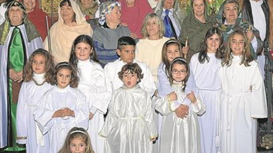 El auto sacramental de Torrejón el Rubio llenó la iglesia de fieles espectadores