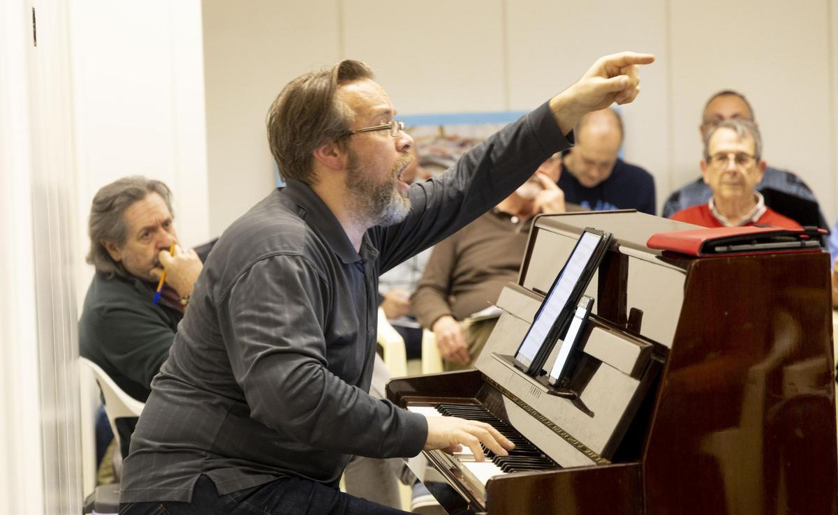 El norteamericano Christian A. Lindsey es pianista, cantante y director musical de la Compañía Lírica Alicantina