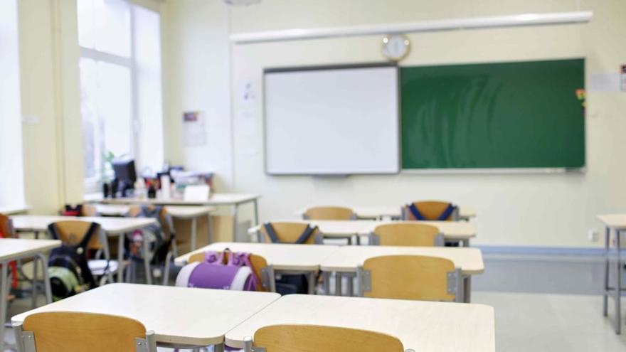 El Govern rectifica y declara a los profesores exentos de acudir mañana a los colegios