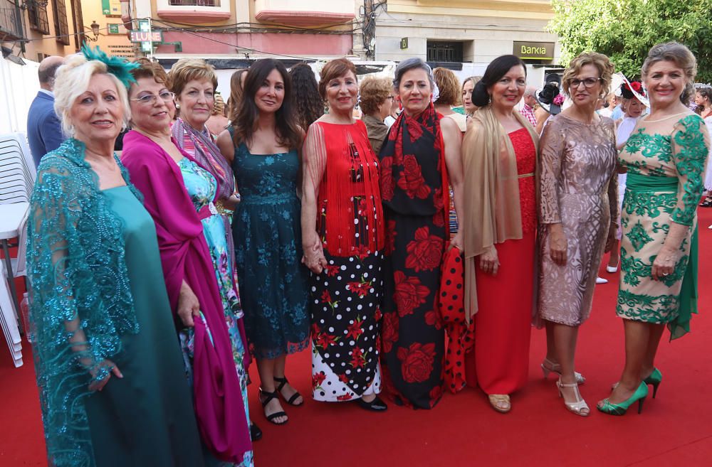 La Pasarela de Moda de la Semana del Mayor ha tenido como protagonistas a 132 modelos de entre 55 y 80 años, que han desfilado en la plaza de La Constitución.