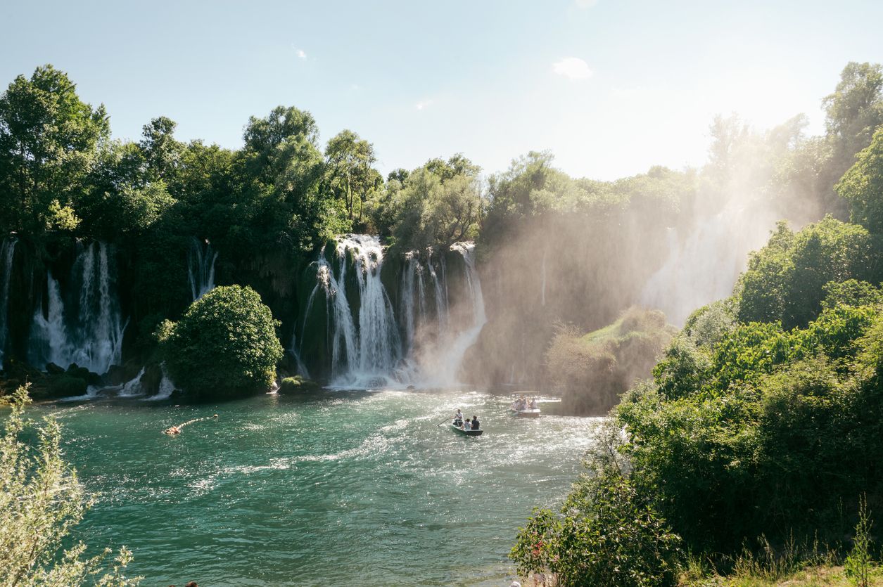 Las cascadas Kravice y su lago