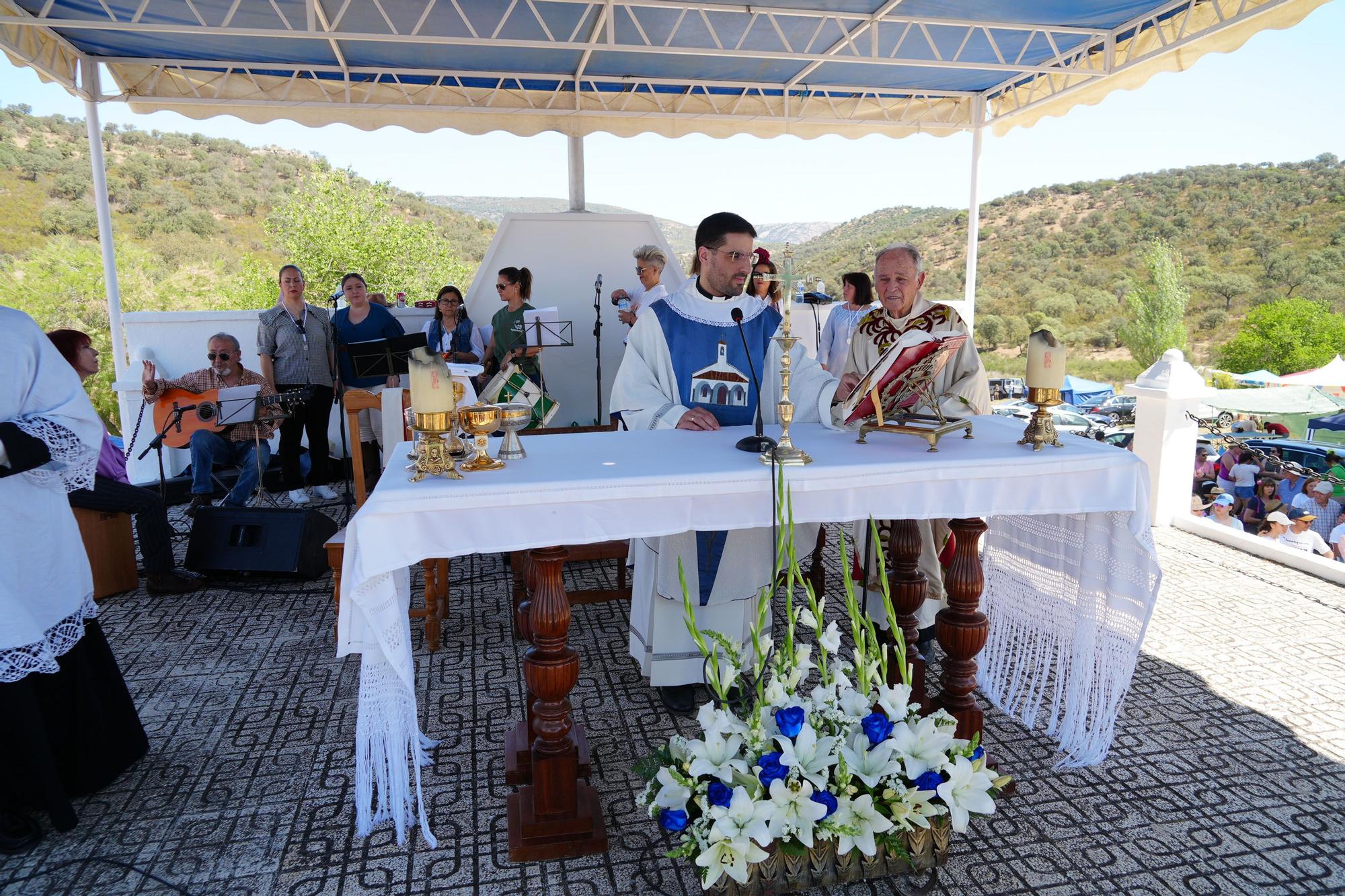 La Virgen de Veredas reúne a una multitud de personas en su romería de Torrecampo