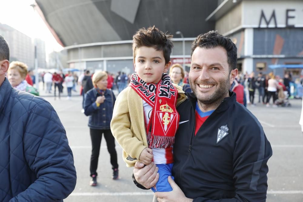 Derbi asturiano: Llegada de aficionados y los autobuses de los equipos a El Molinón