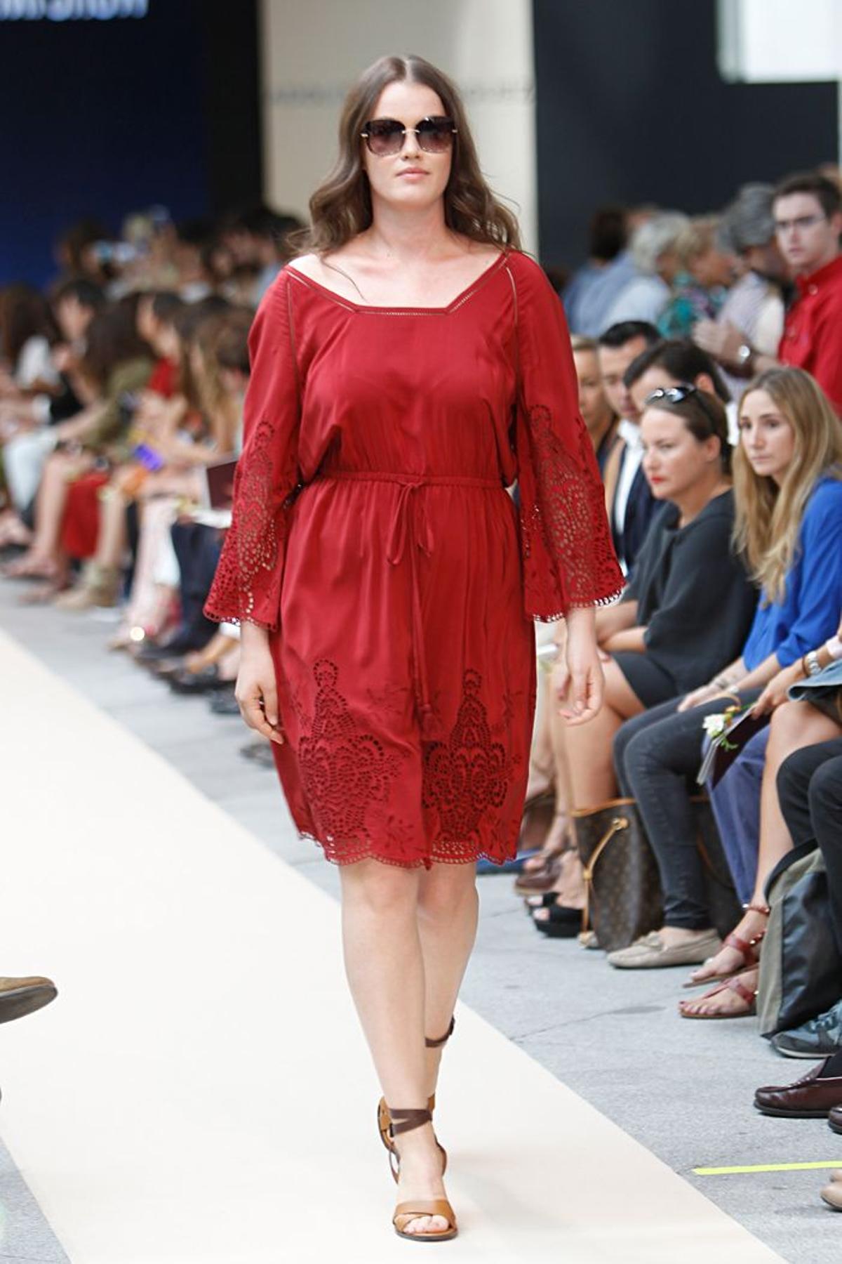 Adolfo Domínguez primavera/verano 2016: mini vestido rojo