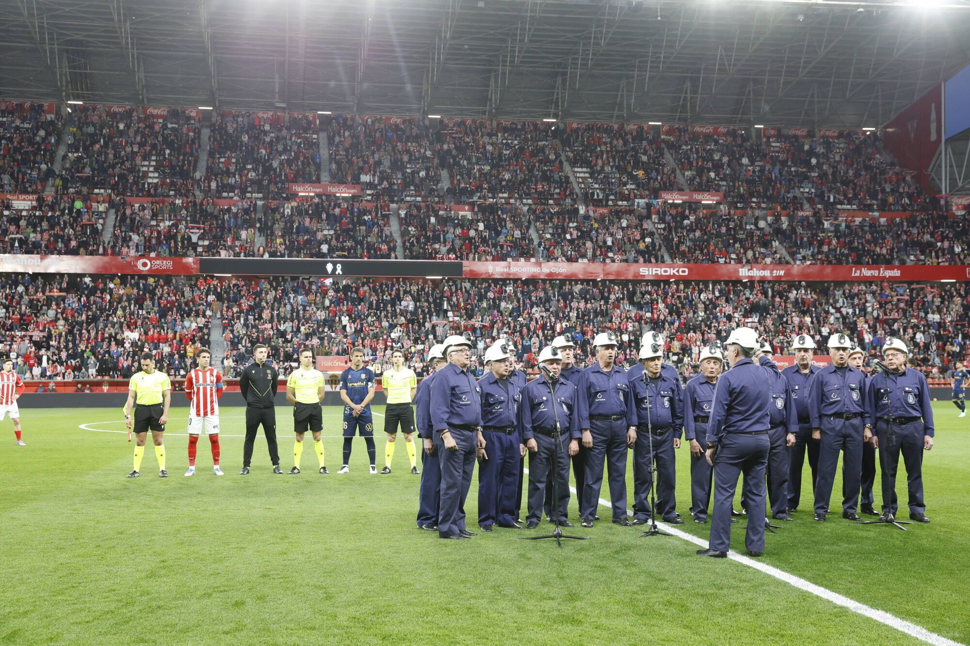 EN IMÁGENES: El Sporting - Tenerife disputado en El Molinón