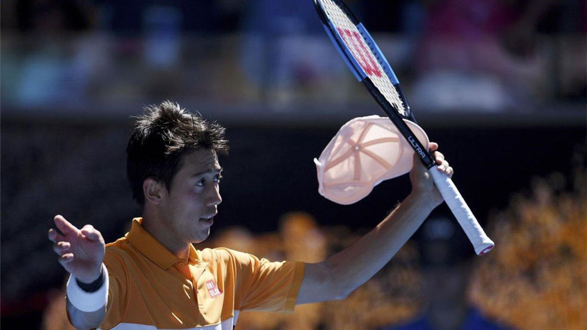 Nishikori celebrando el triunfo ante Sousa