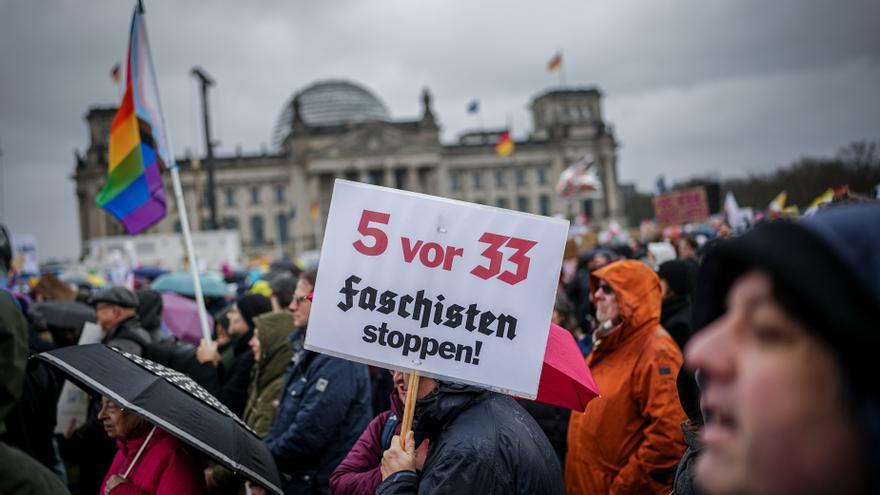 Cientos de miles de manifestantes forman un &quot;cortafuegos&quot; contra la ultraderecha alemana