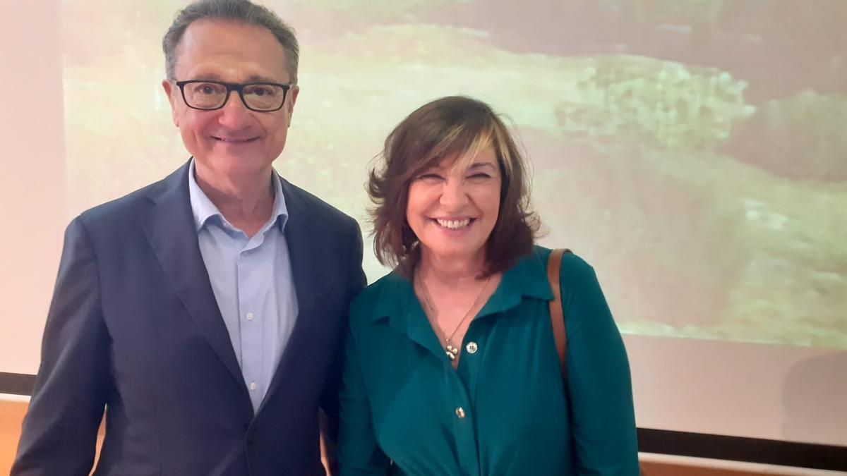 Josep Pomar, anterior gerente de Son Espases, y Cristina Granados