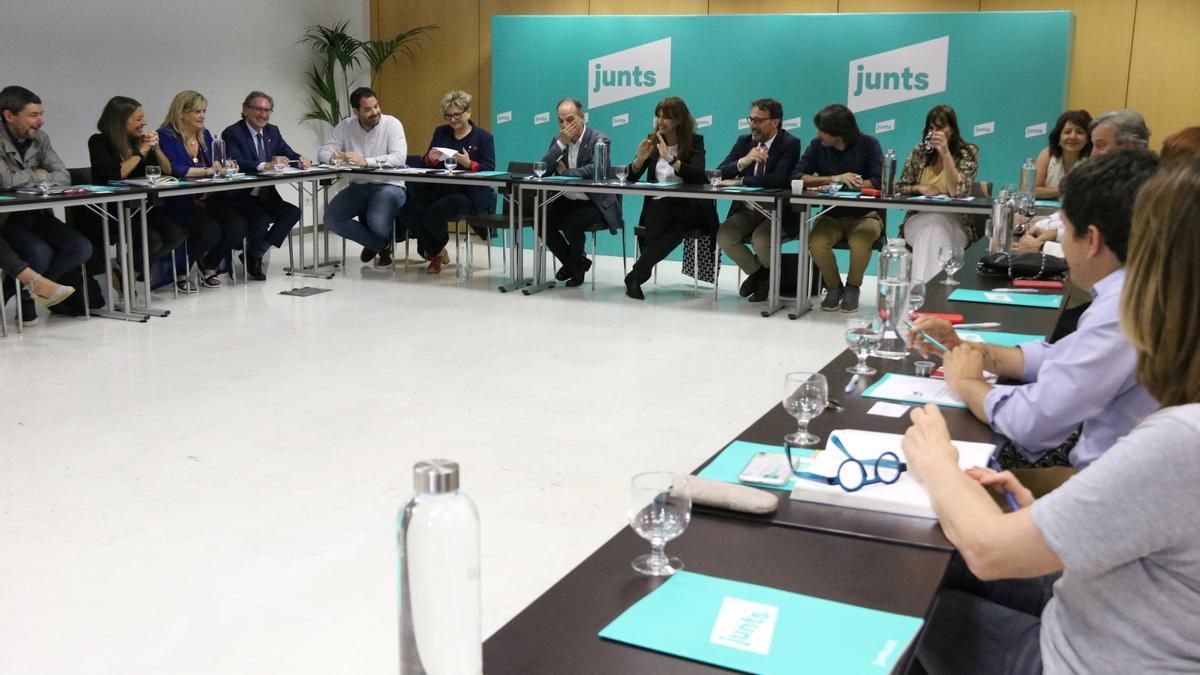 Primera reunió de la nova executiva de JxCat, presidida per Laura Borràs i Jordi Turull