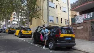 Masificación turística junto al Park Güell: la parada de taxis que sigue a pleno rendimiento 10 días después de ser eliminada