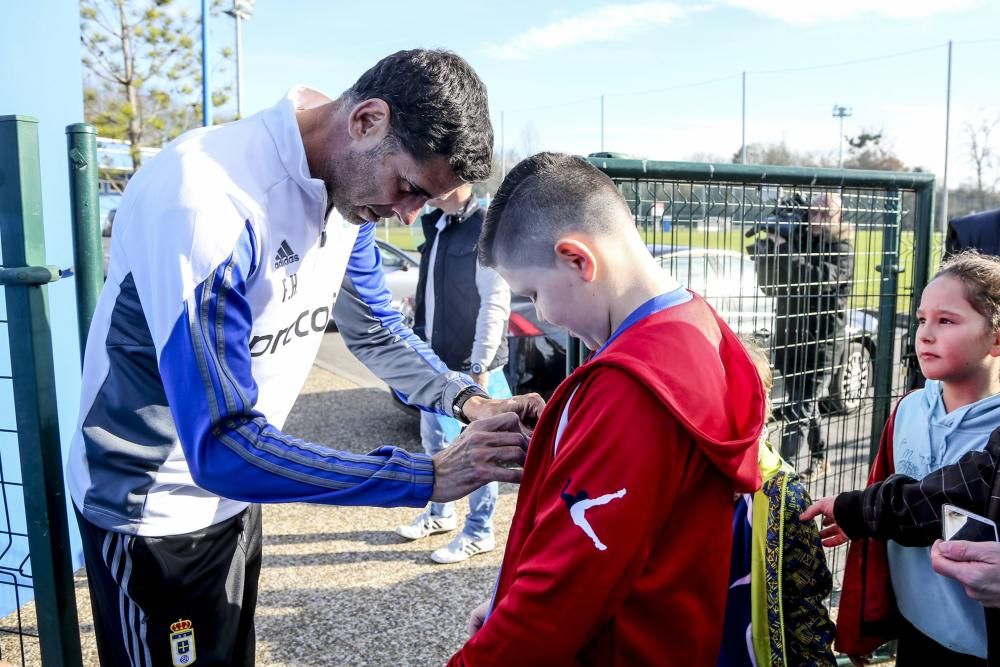 Entrenamiento del Real Oviedo a puerta abierta en El Requexón