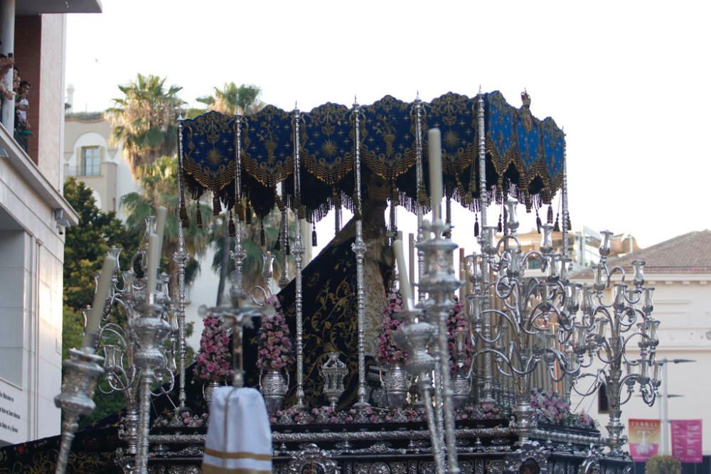 La Virgen de la Estrella ha protagonizado este sábado una salida extraordinaria con motivo del 50 aniversario de la fundación de la hermandad, con sede en Santo Domingo, y que ha llevado a esta imagen a la Catedral de Málaga para celebrar una solemne eucaristía presidida por el obispo de Málaga, Jesús Catalá, y realizar por la tarde una procesión de regreso a la sede canónica por las calles del Centro.