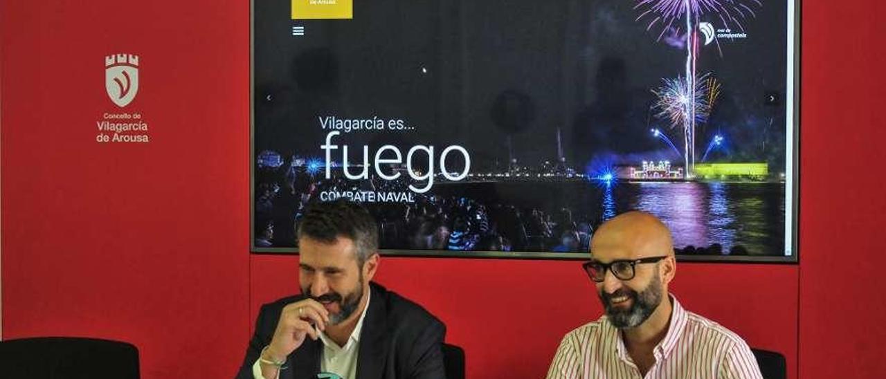 El alcalde, Alberto Varela, y Álvaro Carou, en la presentación de la web de turismo. // Iñaki Abella