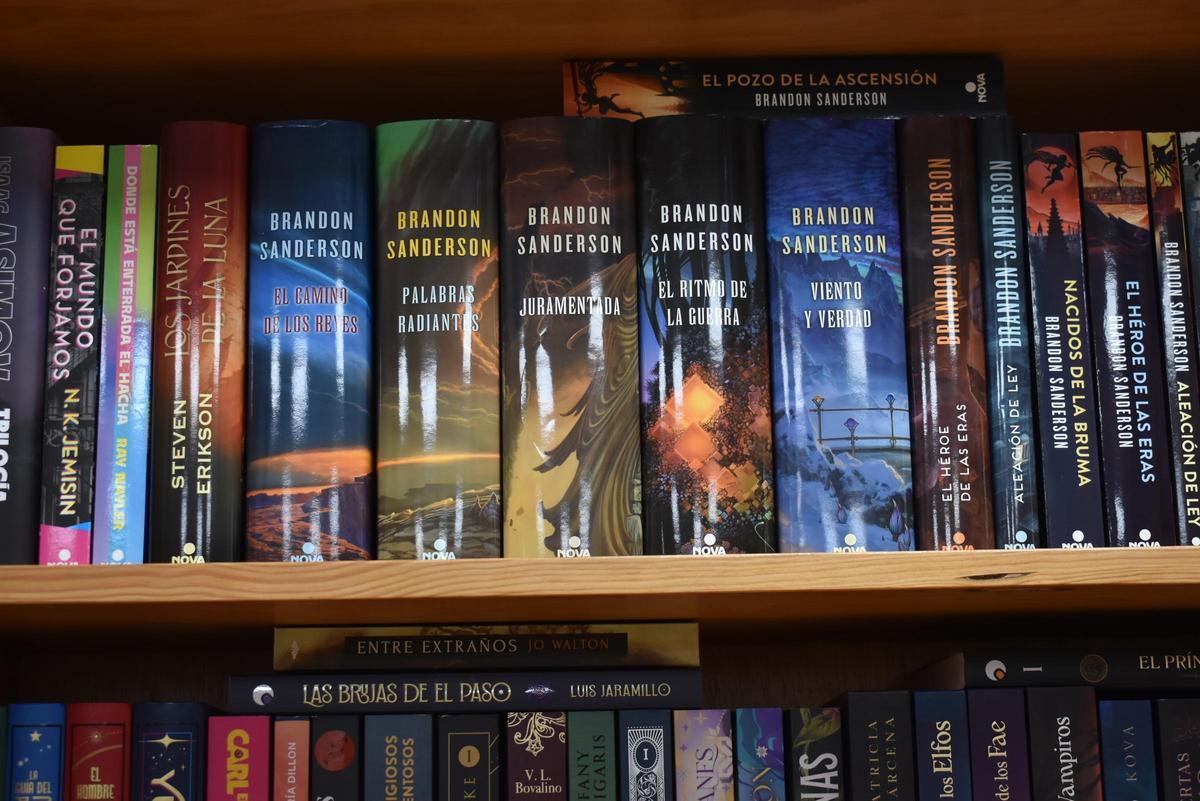 Imagen de libros de Brandon Sanderson.